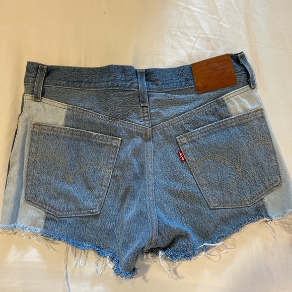 Levi’s 501 Jean Shorts - Picture 2 of 4